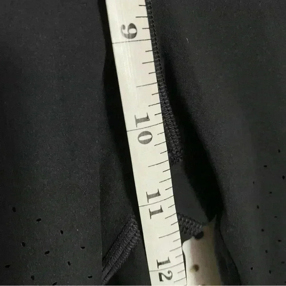 Lululemon Uncovered Strength HR Crop - Picture 8 of 11